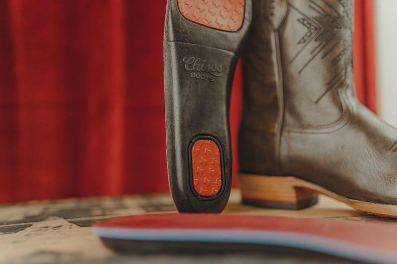 A chisos.sbsfort insole next to a No. 2, gel pad showing